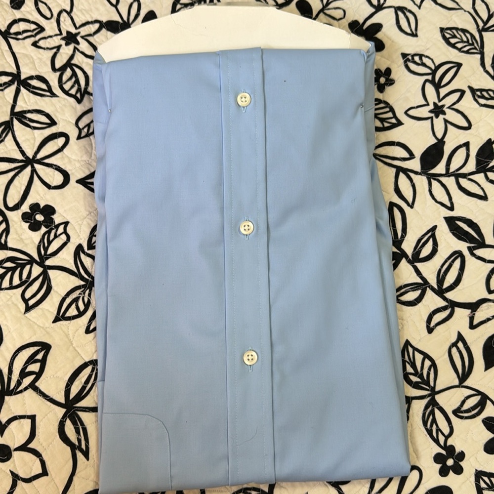 (773) NWT Mens long sleeve dress shirt by Jos A Bank. Size 15 1/2-33.  Lt.blue - Picture 7 of 7